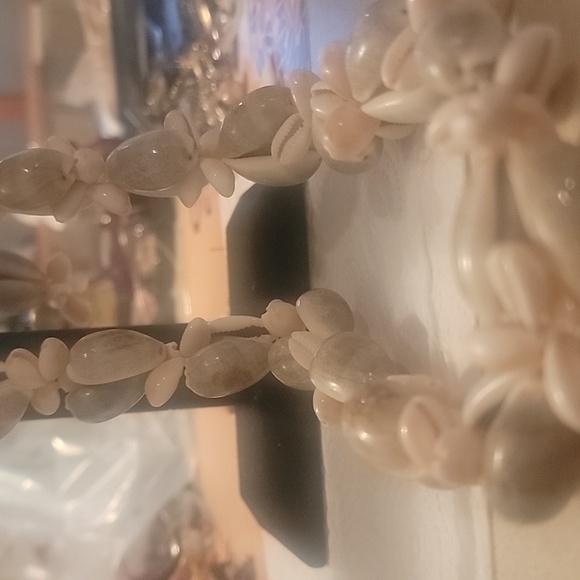 Big Shell necklece - Picture 3 of 4